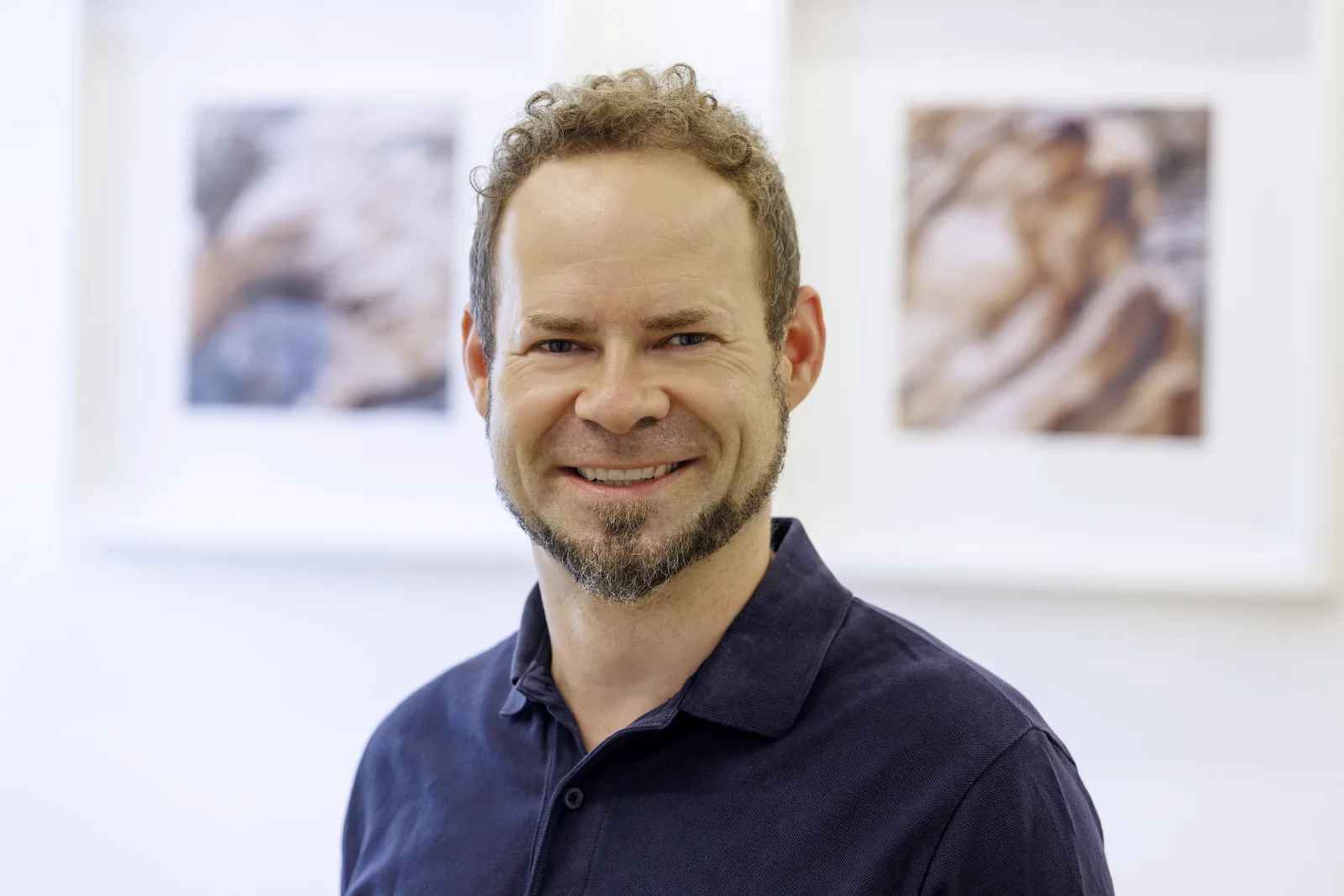 Roman Riegel, Physiotherapeut, Heilpraktiker und Osteopath, in den Praxisräumen